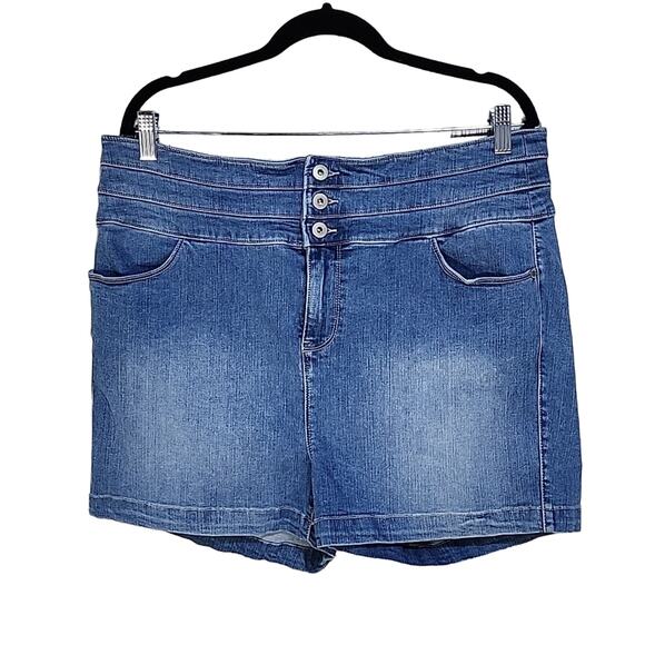 Torrid Triple 5 Short Bridgeport Jean Shorts Womens Plus Size 18 NWT - Picture 1 of 12